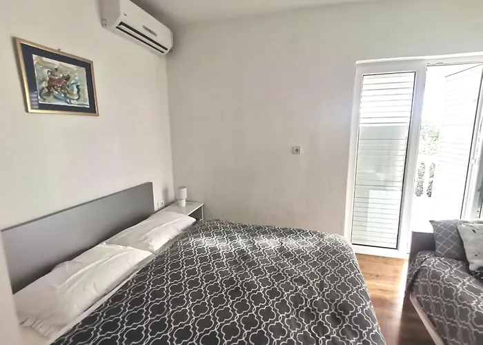 Weisse Idylle Auf Dem Blauen By Interhome Apartment Promajna